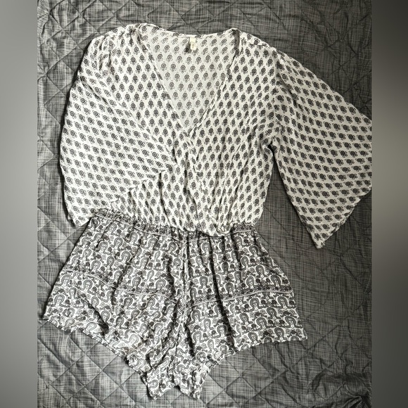 EUC Elan romper / coverup / jumpsuit. Size Medium. Only worn once. - Picture 4 of 7